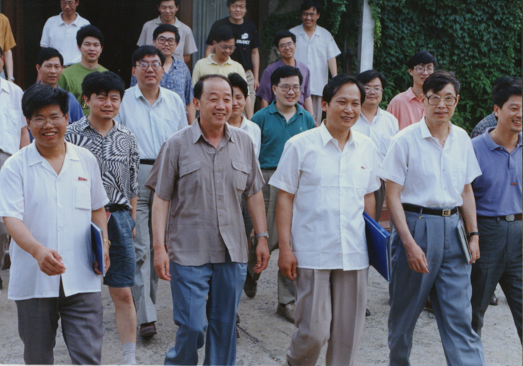1993年底我校提出实行“源泉工程”计划，旨在选拔培养优秀中青年教师